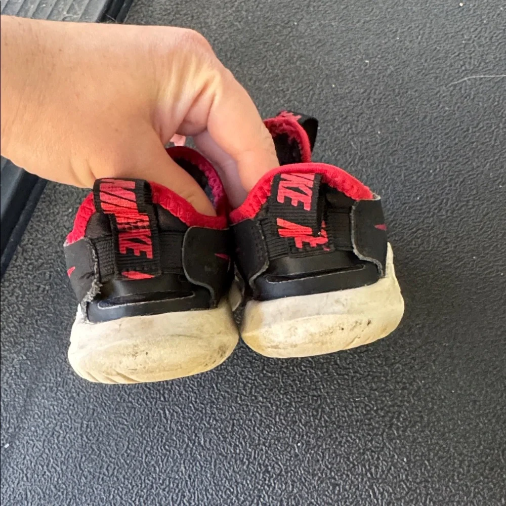 Nike dynamic sneakers
